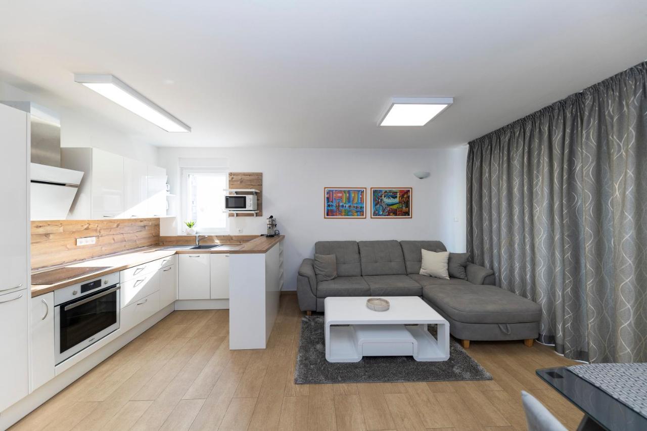 Joy 2 Apartment Novalja Ngoại thất bức ảnh